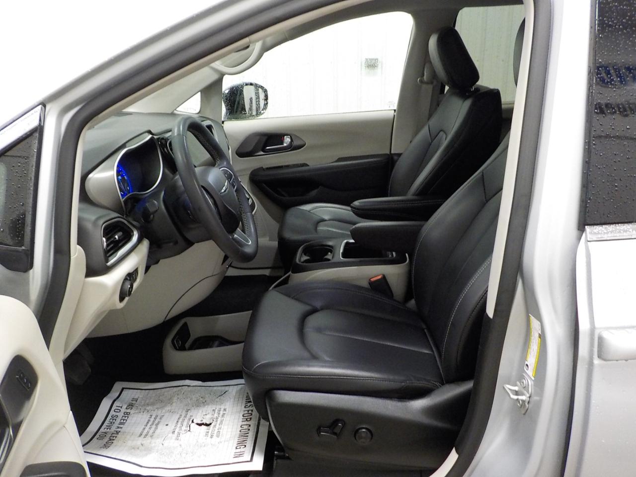 Chrysler Pacifica Touring L FWD 2024