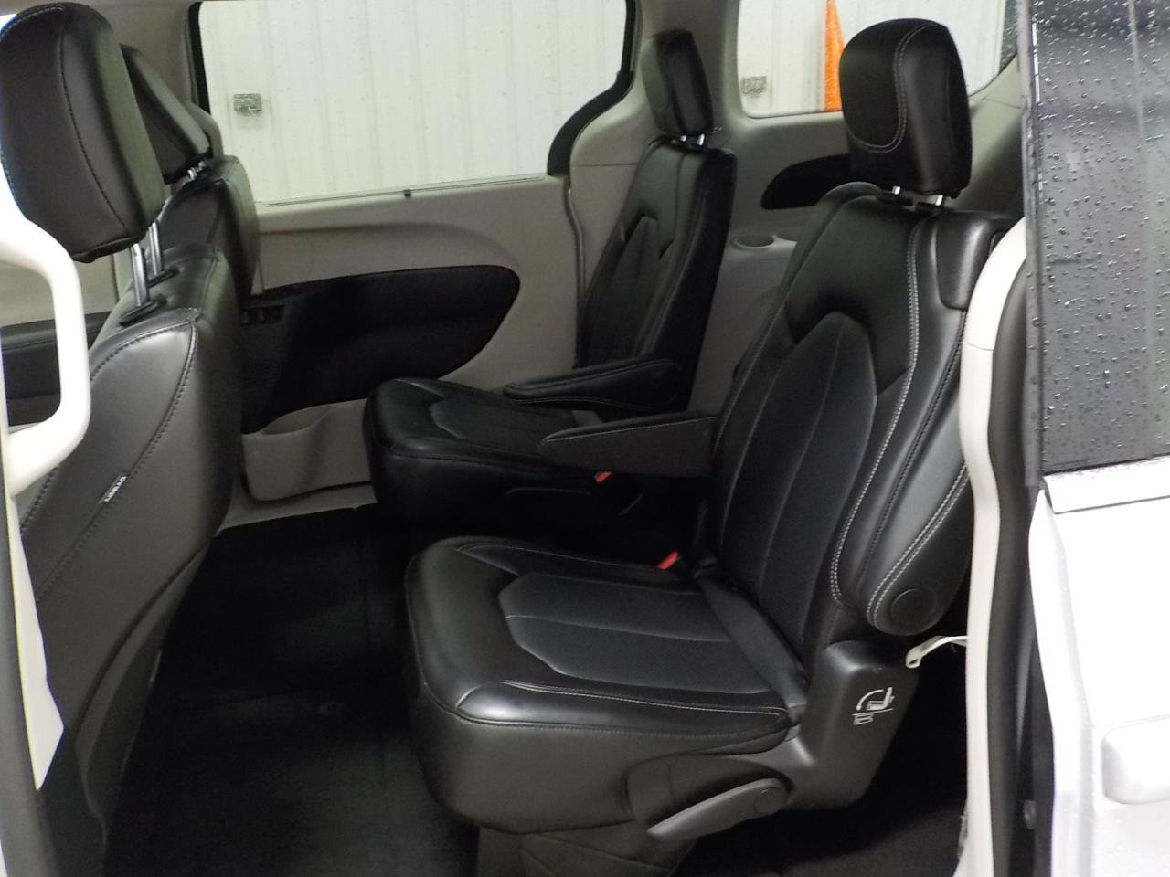 Chrysler Pacifica Touring L FWD 2024