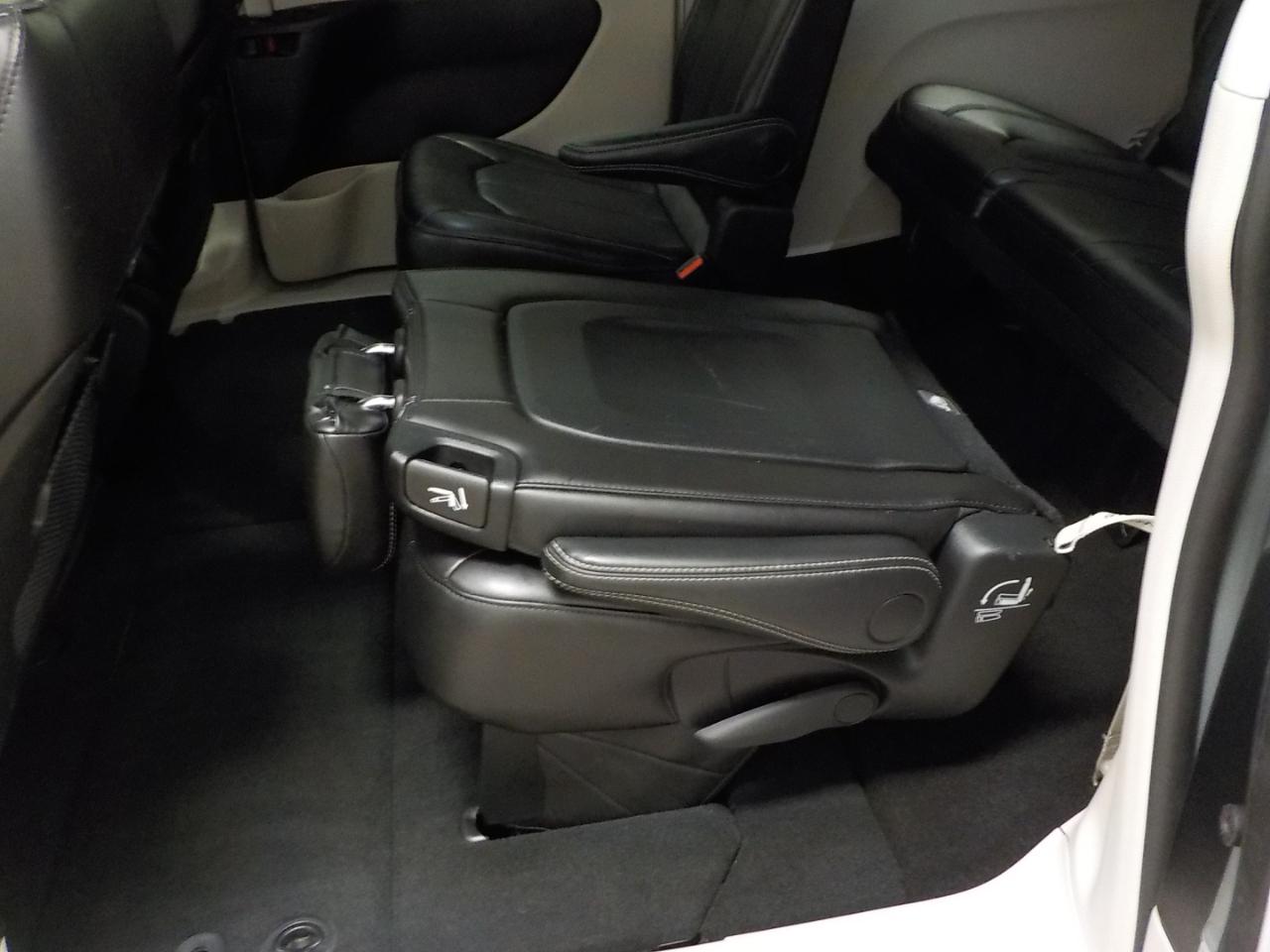 Chrysler Pacifica Touring L FWD 2024