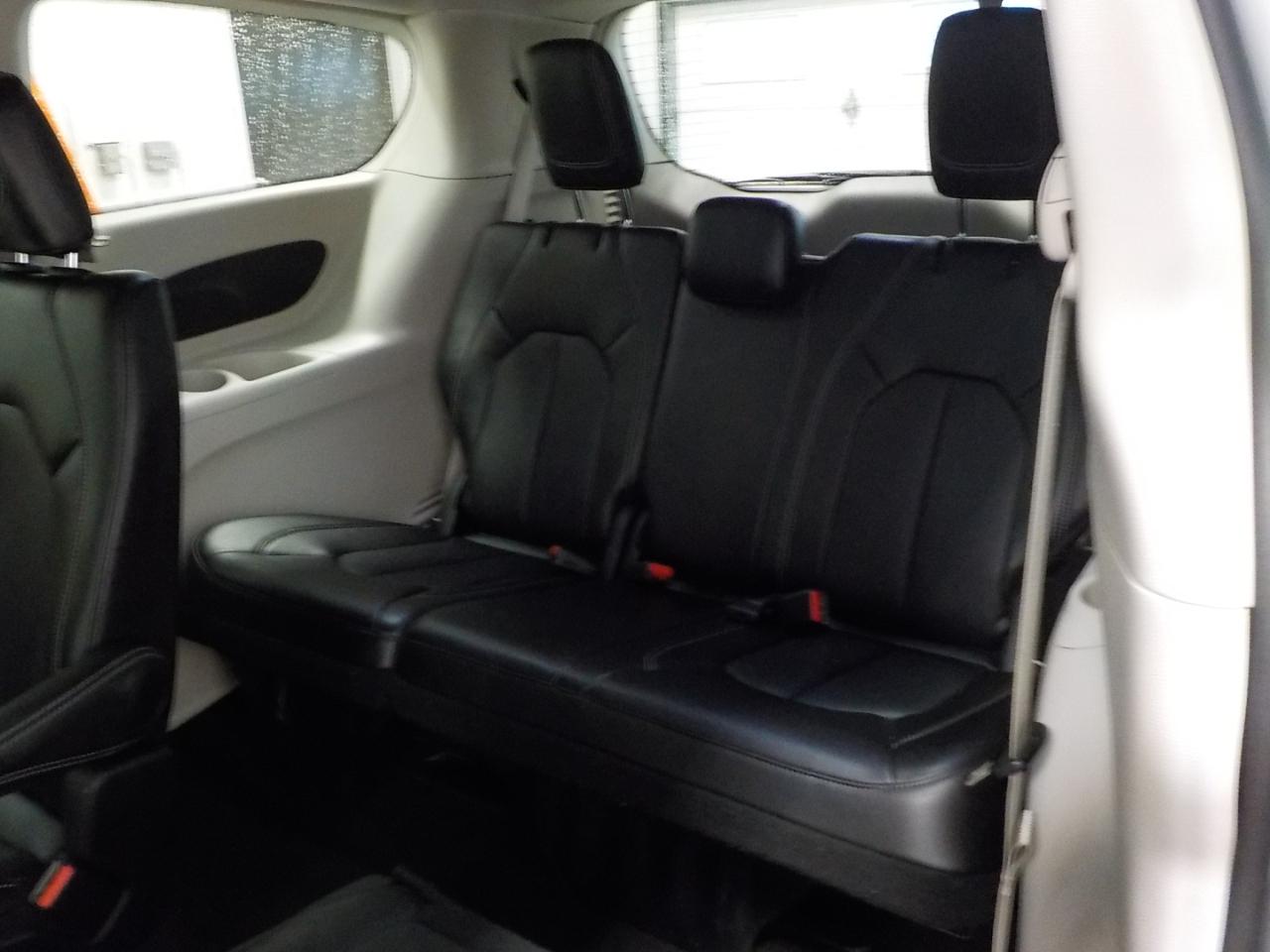 Chrysler Pacifica Touring L FWD 2024