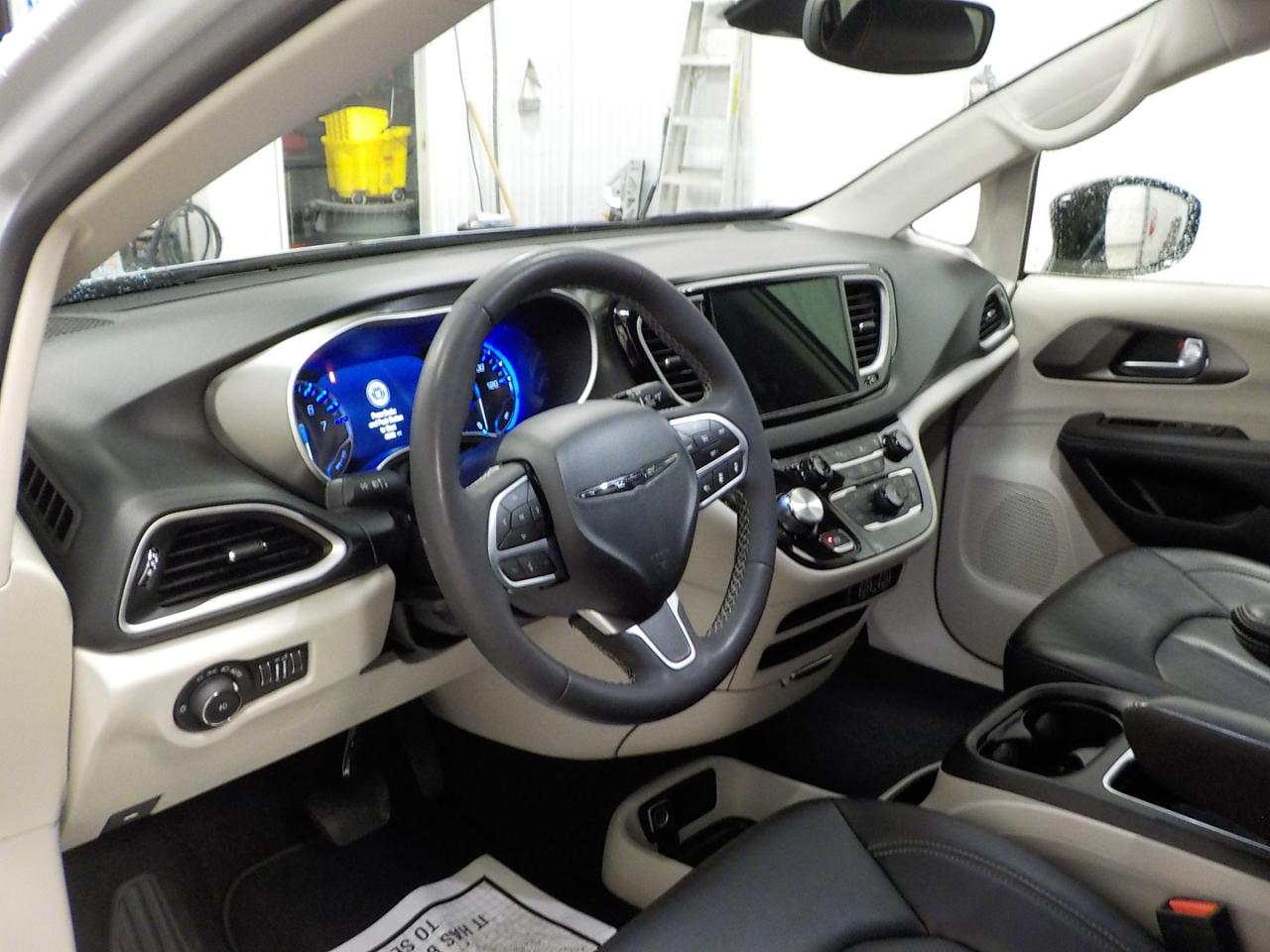 Chrysler Pacifica Touring L FWD 2024