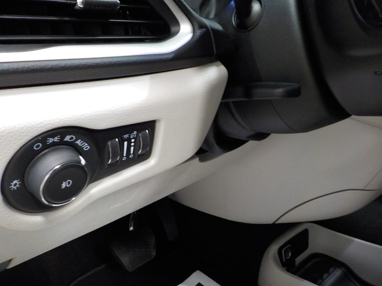 Chrysler Pacifica Touring L FWD 2024