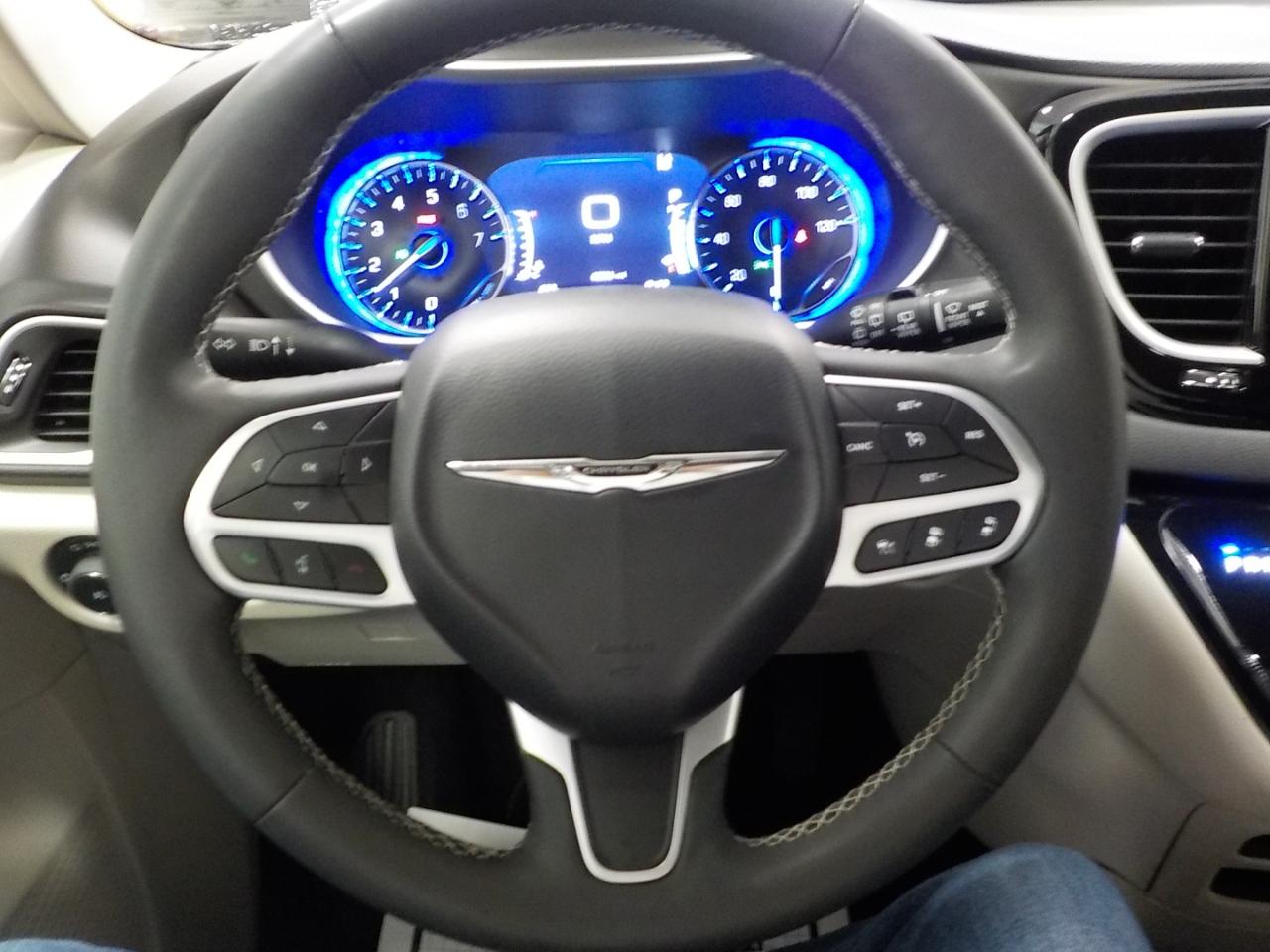 Chrysler Pacifica Touring L FWD 2024