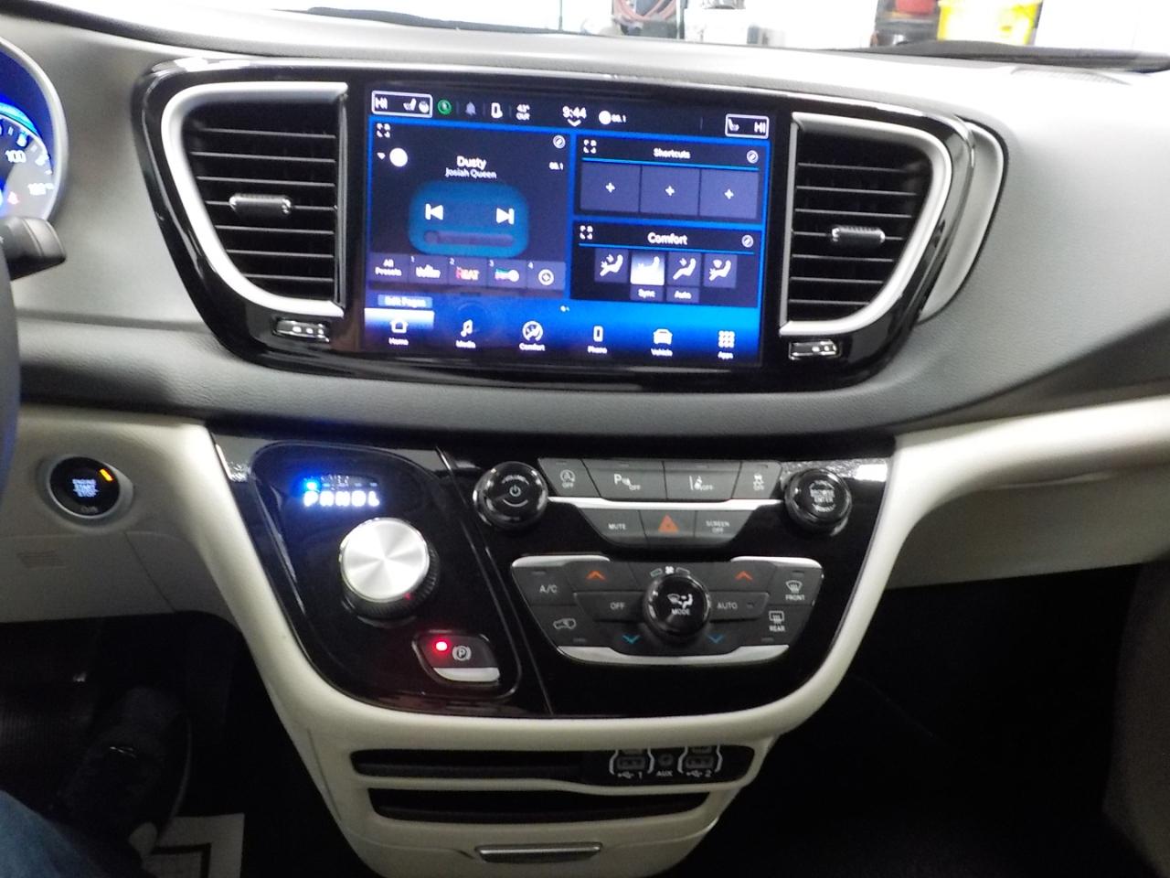 Chrysler Pacifica Touring L FWD 2024