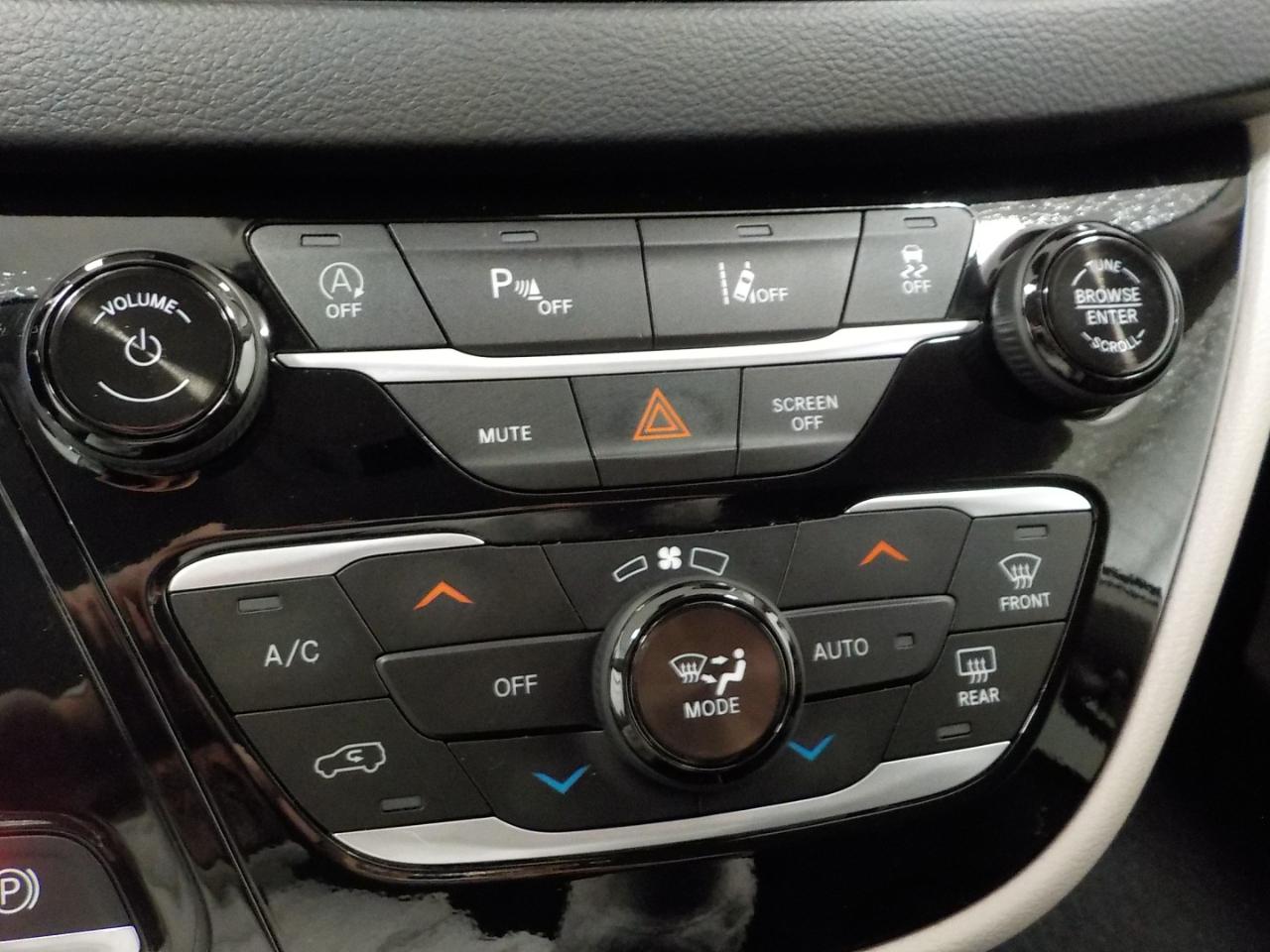 Chrysler Pacifica Touring L FWD 2024