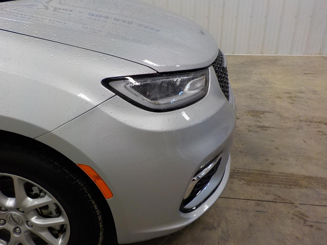 Chrysler Pacifica Touring L FWD 2024