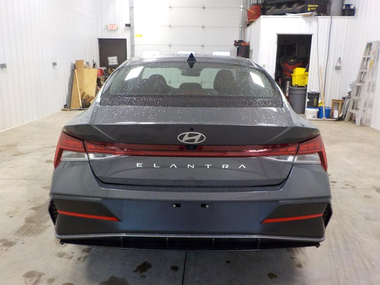 Hyundai Elantra SEL Convenience IVT 2025