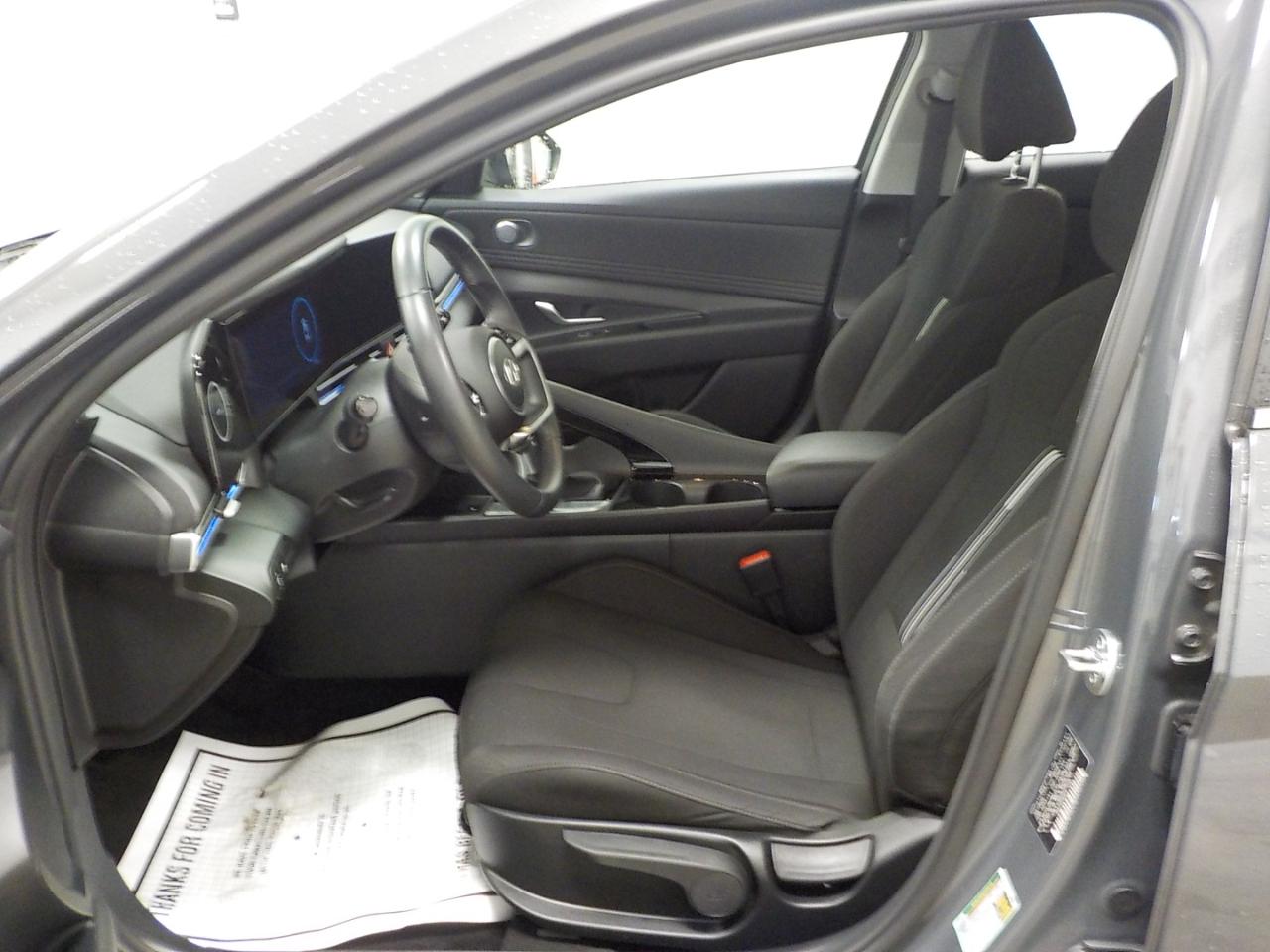 Hyundai Elantra SEL Convenience IVT 2025