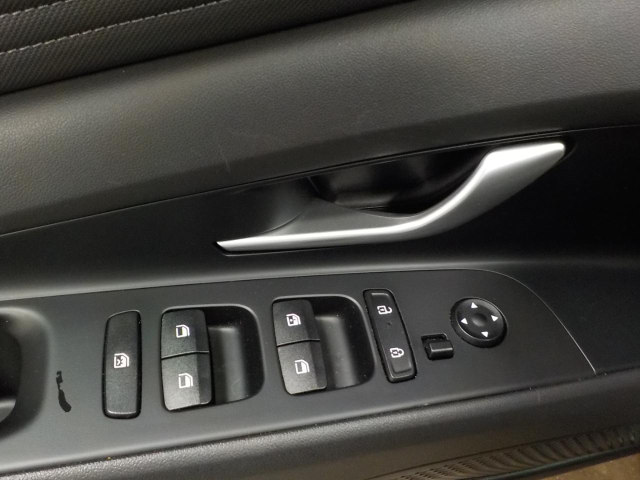 Hyundai Elantra SEL Convenience IVT 2025