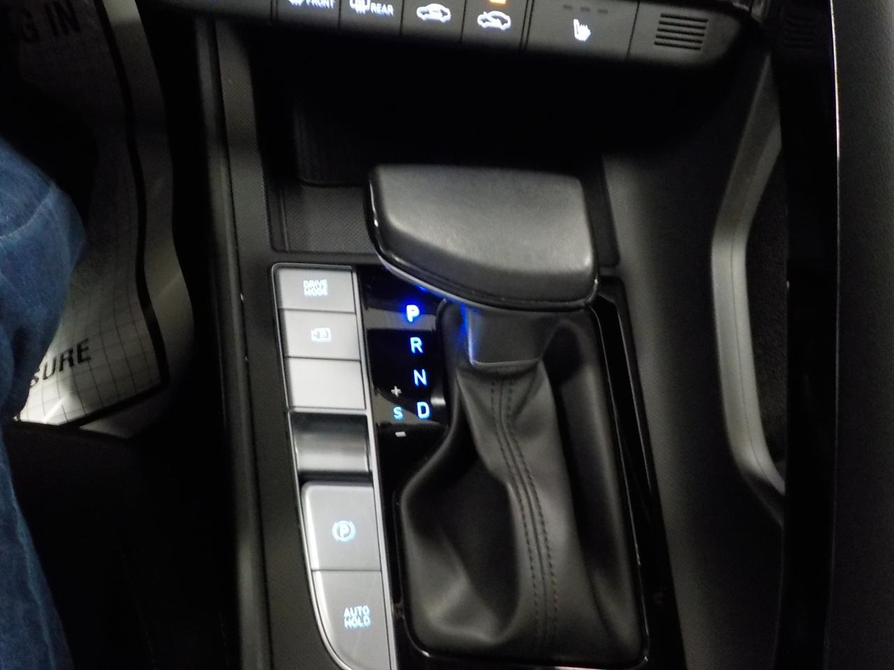 Hyundai Elantra SEL Convenience IVT 2025