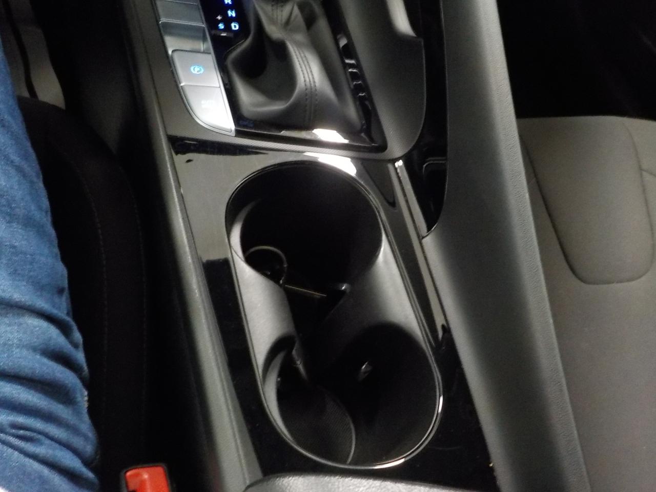 Hyundai Elantra SEL Convenience IVT 2025