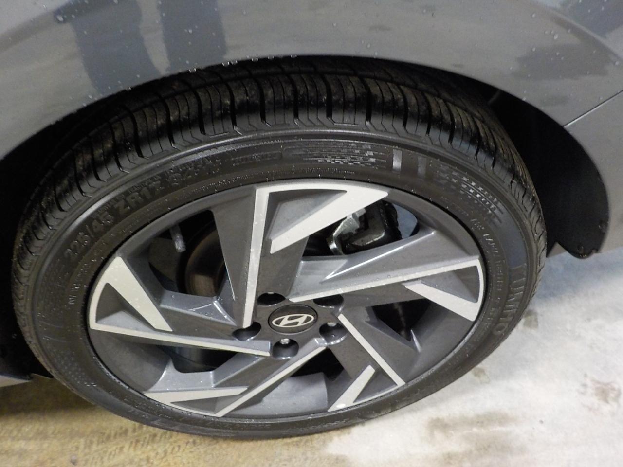 Hyundai Elantra SEL Convenience IVT 2025