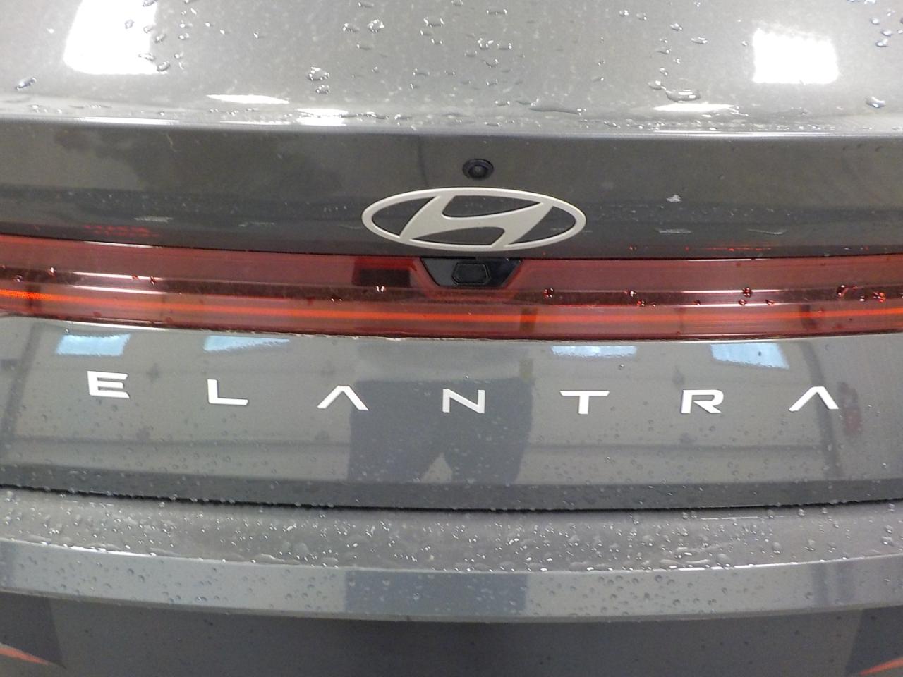 Hyundai Elantra SEL Convenience IVT 2025