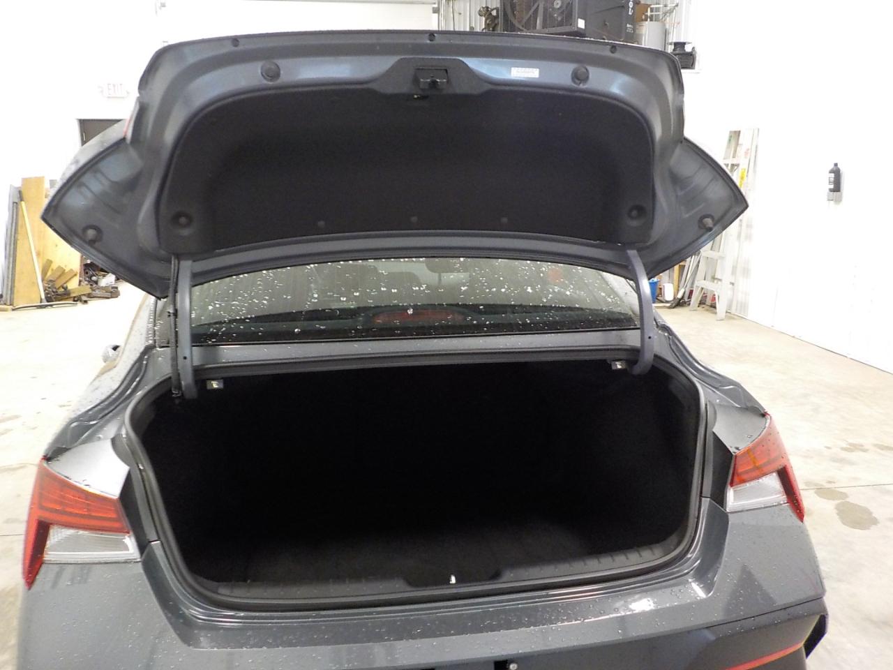 Hyundai Elantra SEL Convenience IVT 2025