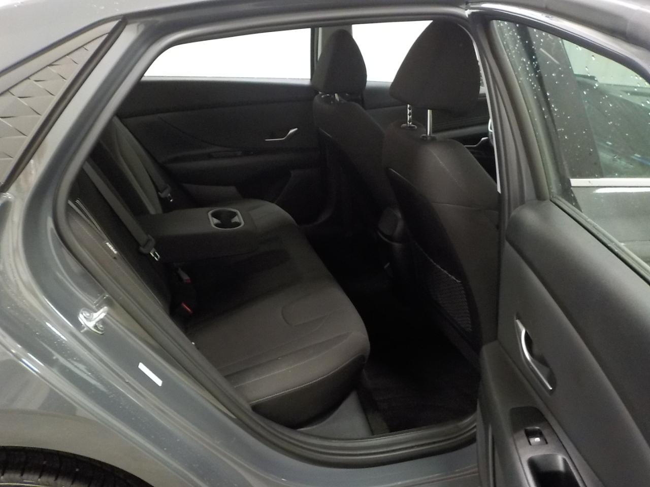 Hyundai Elantra SEL Convenience IVT 2025