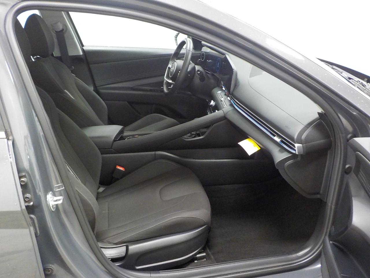 Hyundai Elantra SEL Convenience IVT 2025