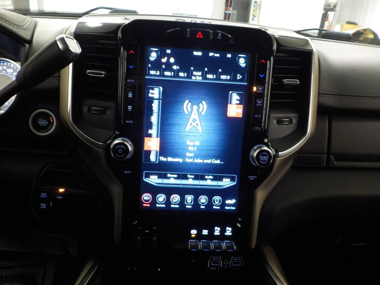 RAM 2500 Laramie 4x4 Crew Cab 6'4" Box 2019