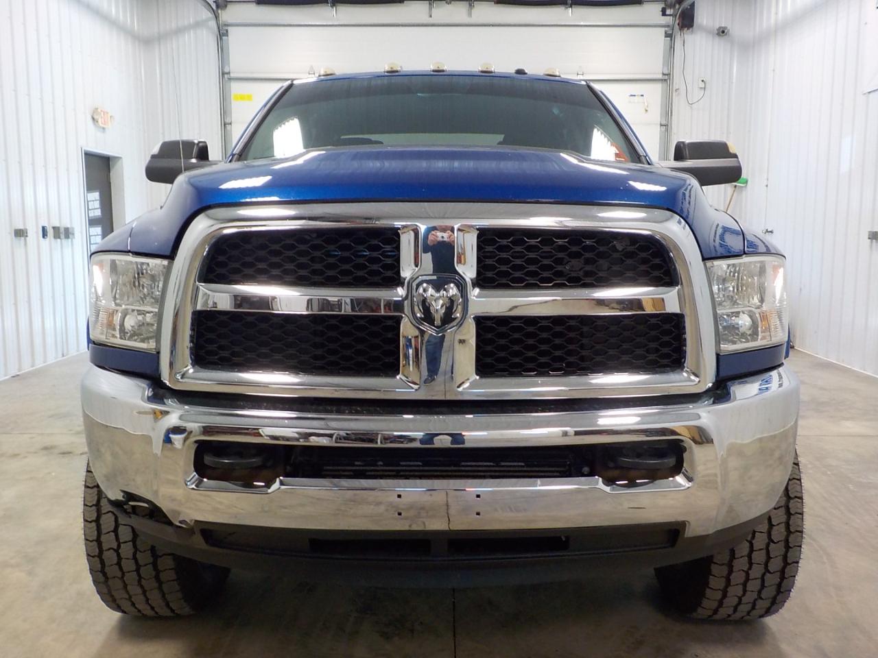 RAM 2500 Tradesman 4x4 Crew Cab 6'4" Box 2017