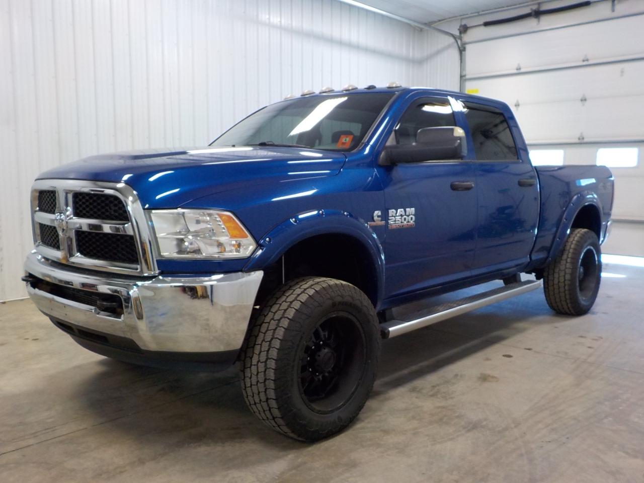 RAM 2500 Tradesman 4x4 Crew Cab 6'4" Box 2017