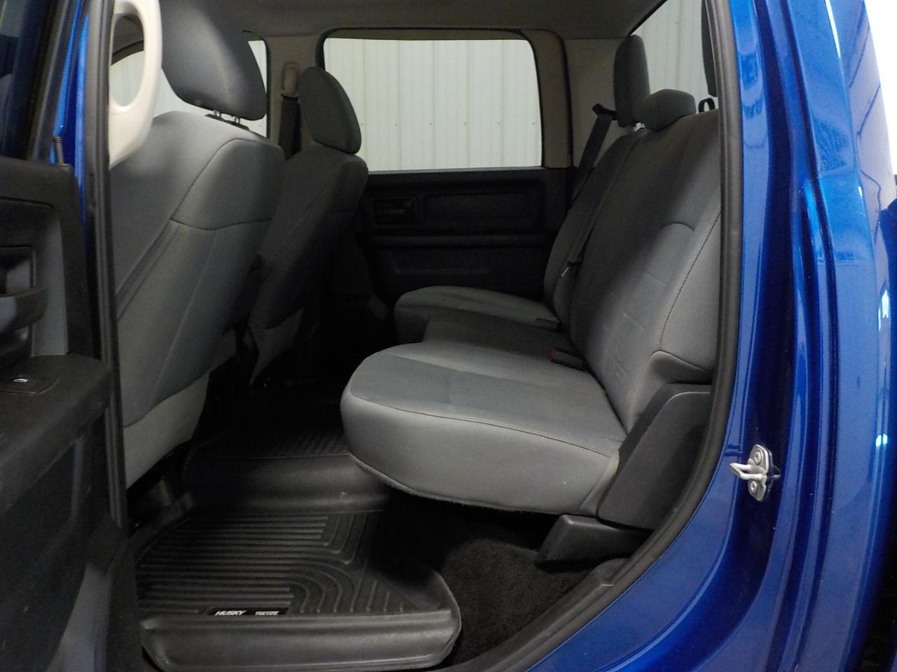 RAM 2500 Tradesman 4x4 Crew Cab 6'4" Box 2017