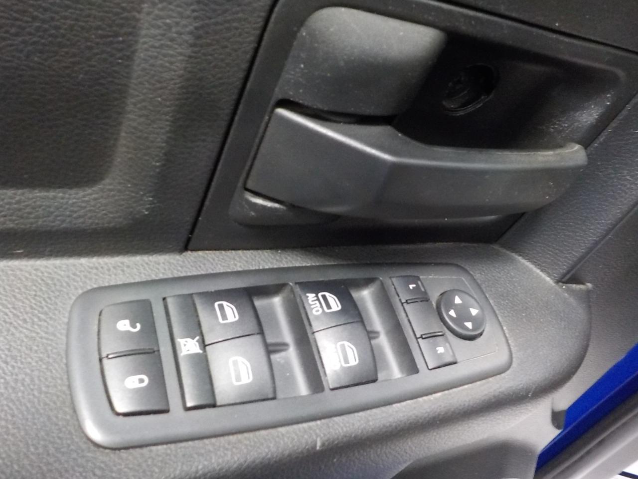 RAM 2500 Tradesman 4x4 Crew Cab 6'4" Box 2017