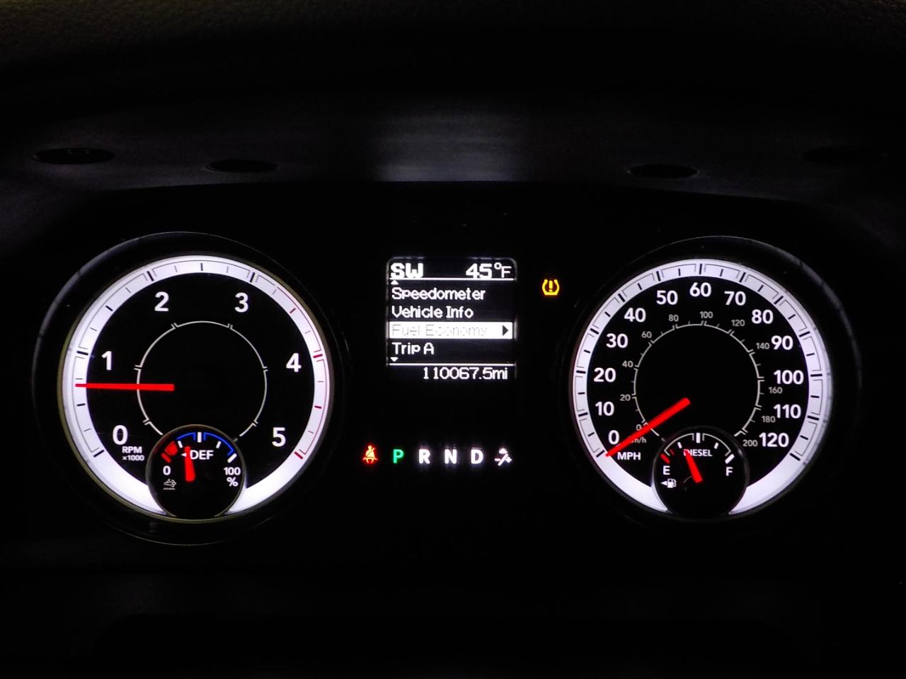 RAM 2500 Tradesman 4x4 Crew Cab 6'4" Box 2017