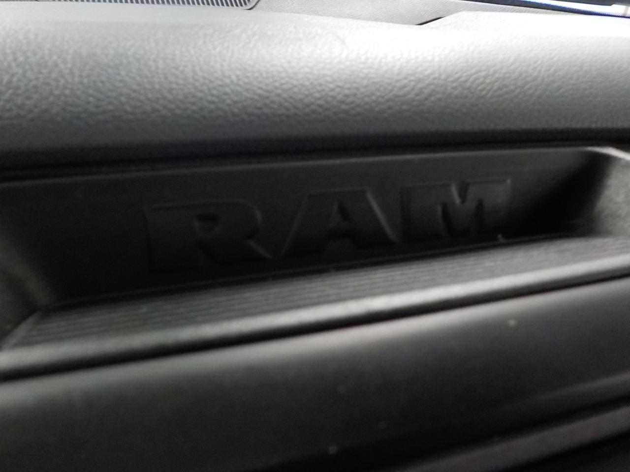 RAM 2500 Tradesman 4x4 Crew Cab 6'4" Box 2017