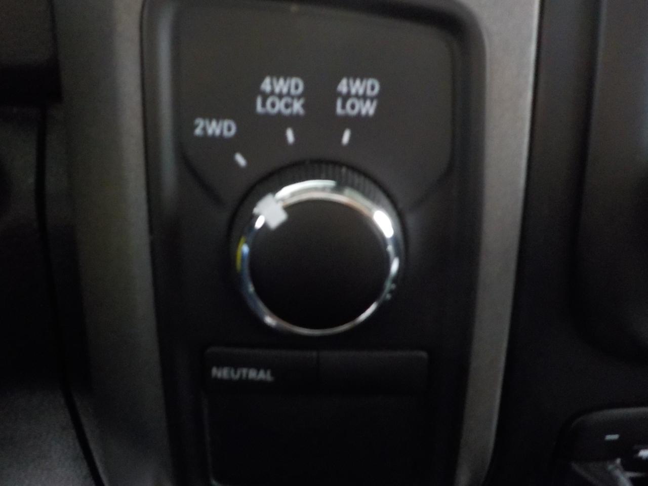 RAM 2500 Tradesman 4x4 Crew Cab 6'4" Box 2017