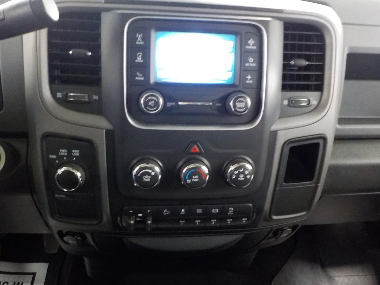 RAM 2500 Tradesman 4x4 Crew Cab 6'4" Box 2017