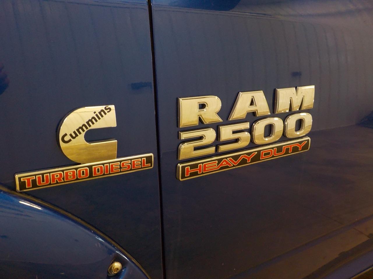 RAM 2500 Tradesman 4x4 Crew Cab 6'4" Box 2017