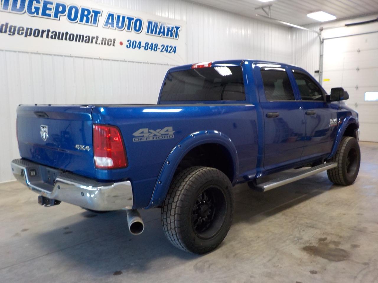 RAM 2500 Tradesman 4x4 Crew Cab 6'4" Box 2017