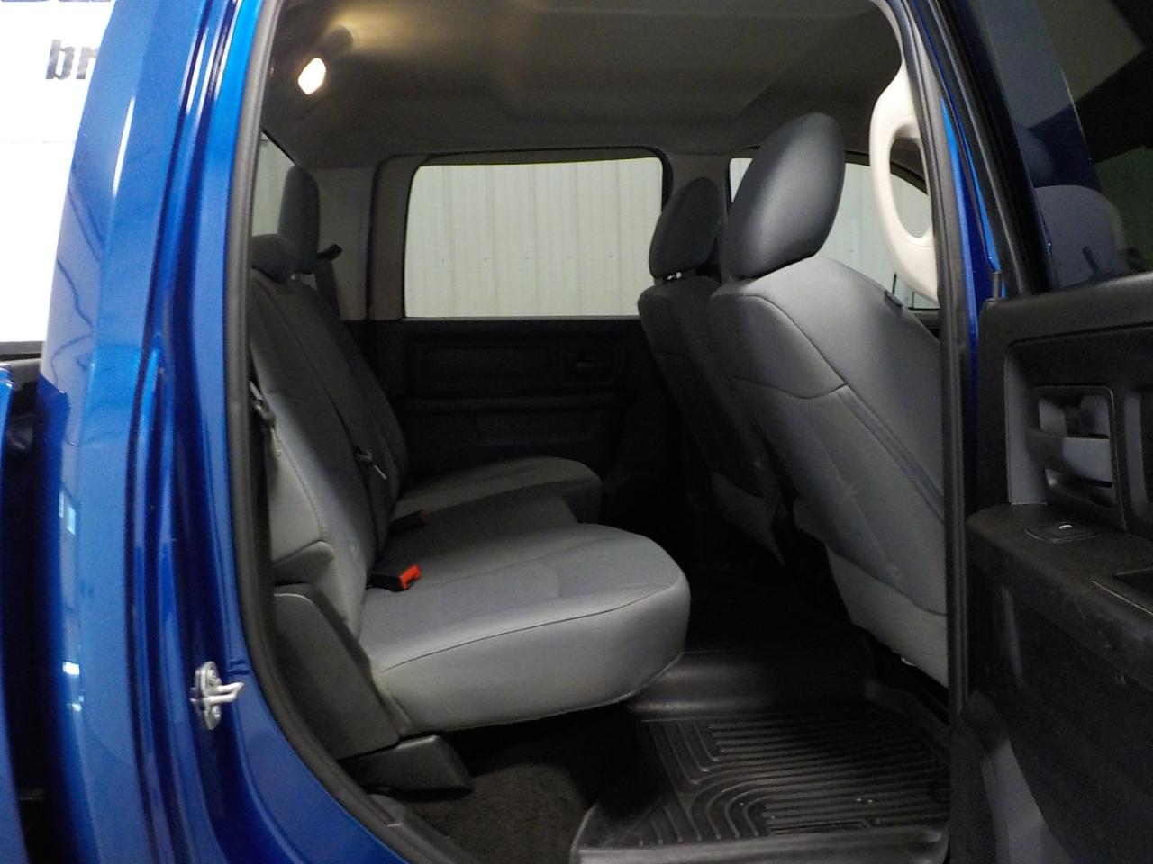 RAM 2500 Tradesman 4x4 Crew Cab 6'4" Box 2017