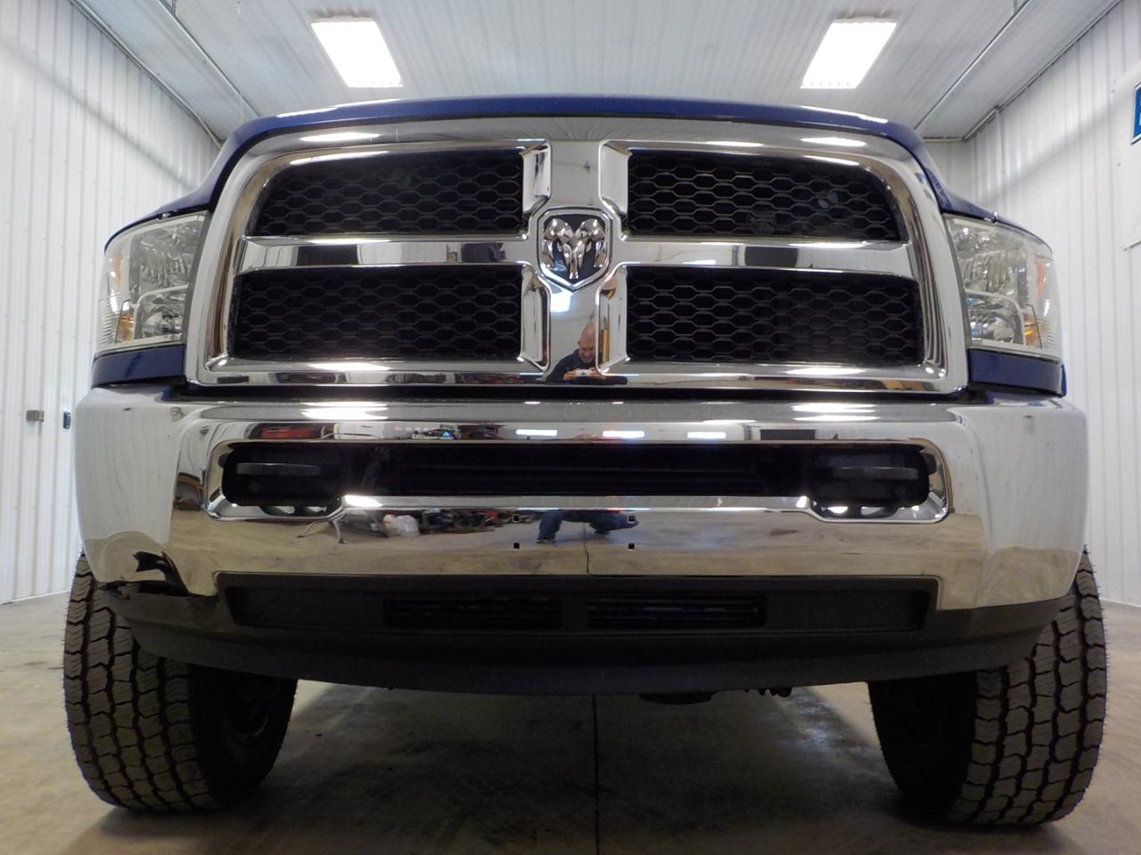 RAM 2500 Tradesman 4x4 Crew Cab 6'4" Box 2017