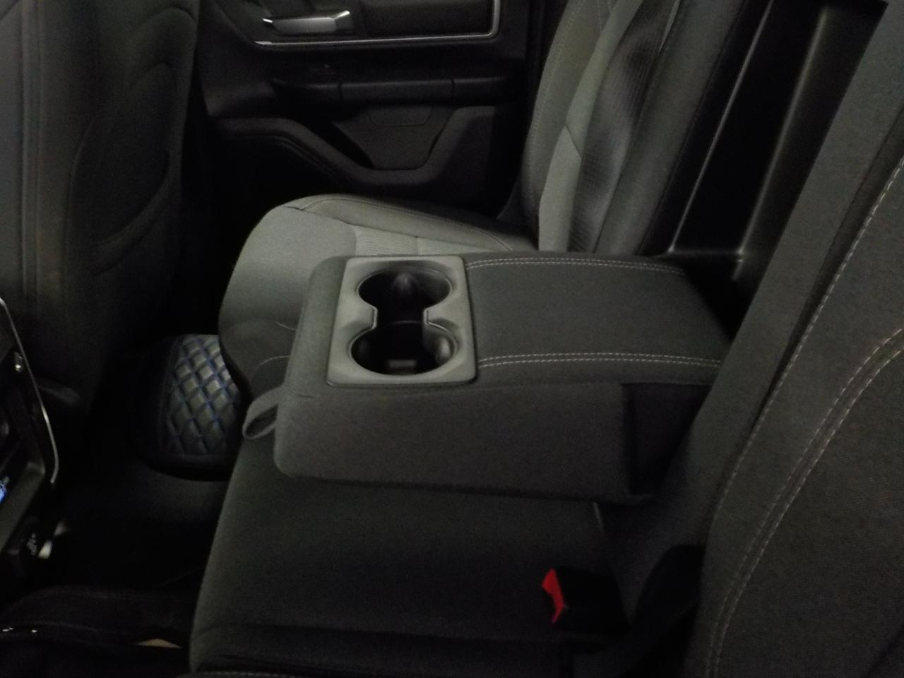 RAM 1500 Big Horn 4x4 Quad Cab 6'4" Box 2021