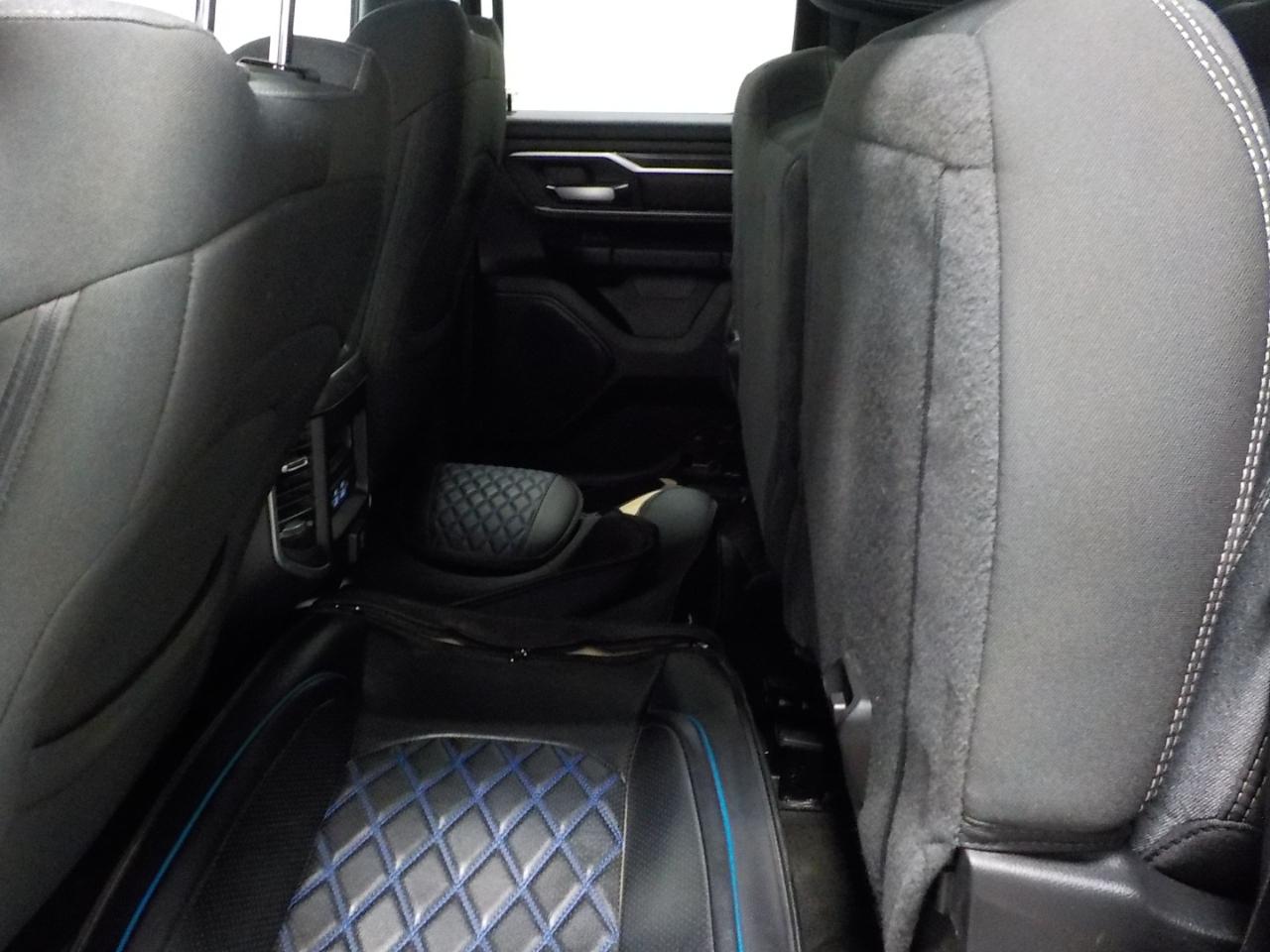 RAM 1500 Big Horn 4x4 Quad Cab 6'4" Box 2021