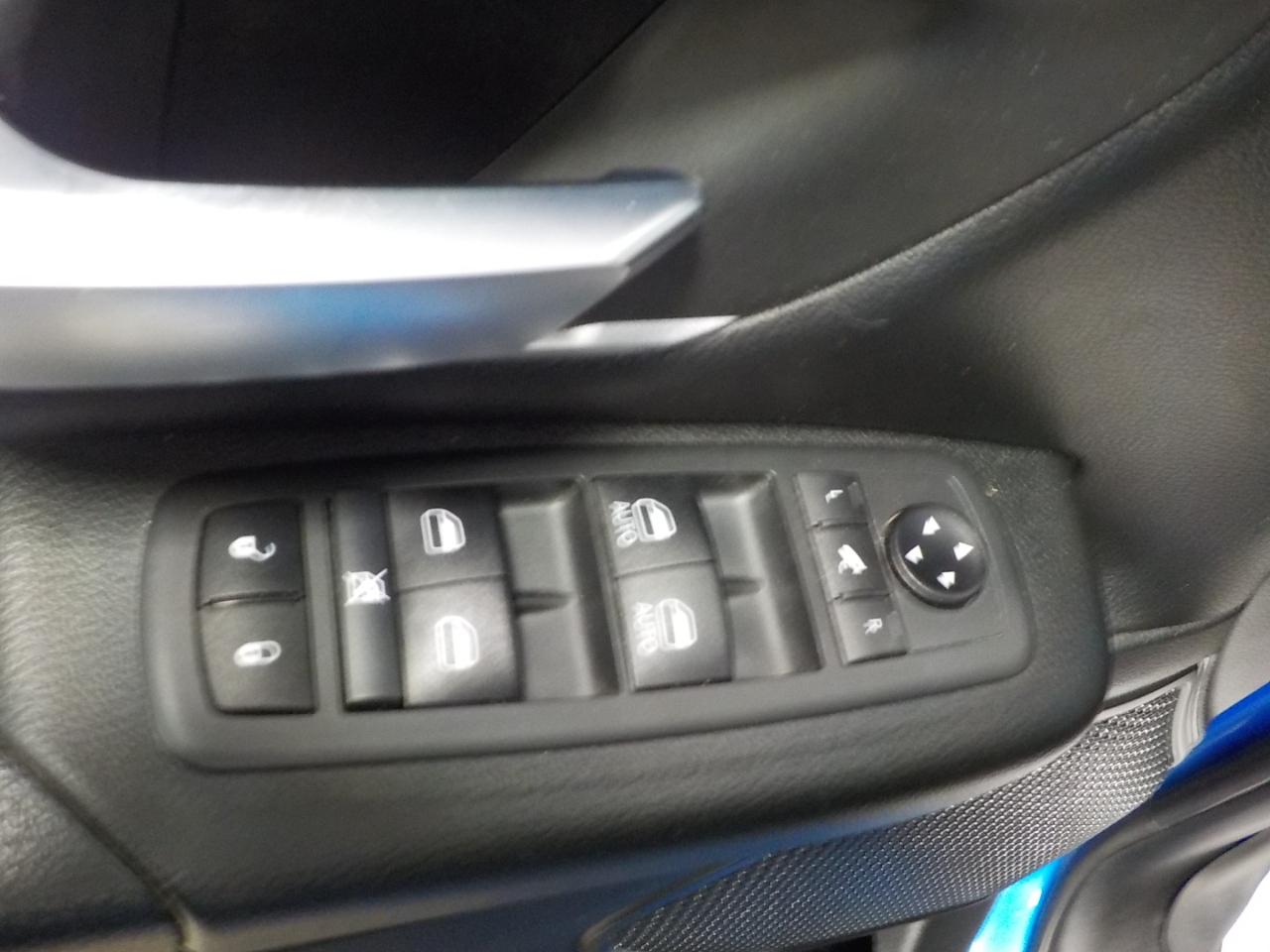 RAM 1500 Big Horn 4x4 Quad Cab 6'4" Box 2021