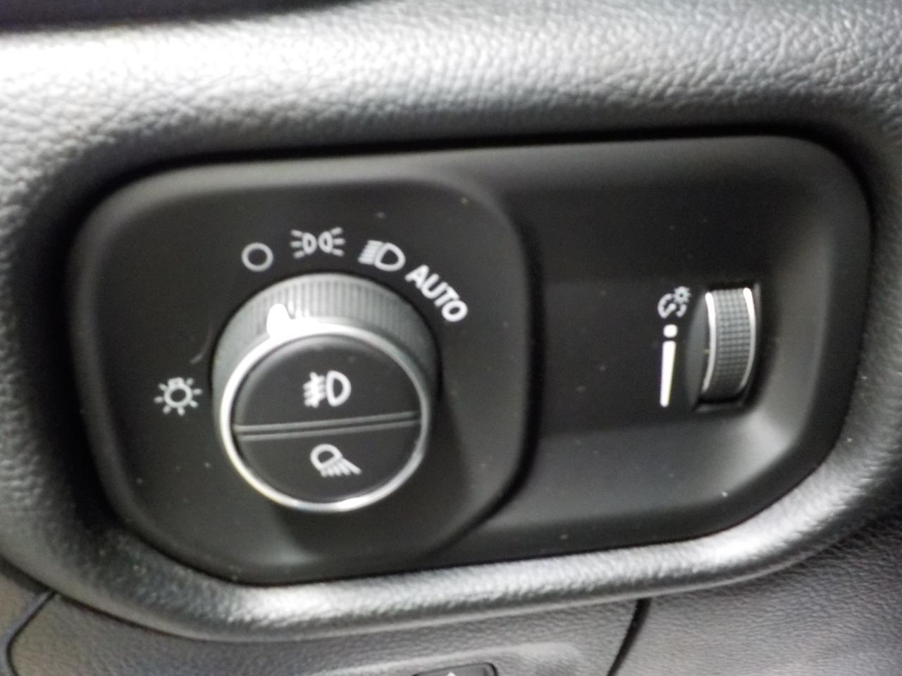 RAM 1500 Big Horn 4x4 Quad Cab 6'4" Box 2021