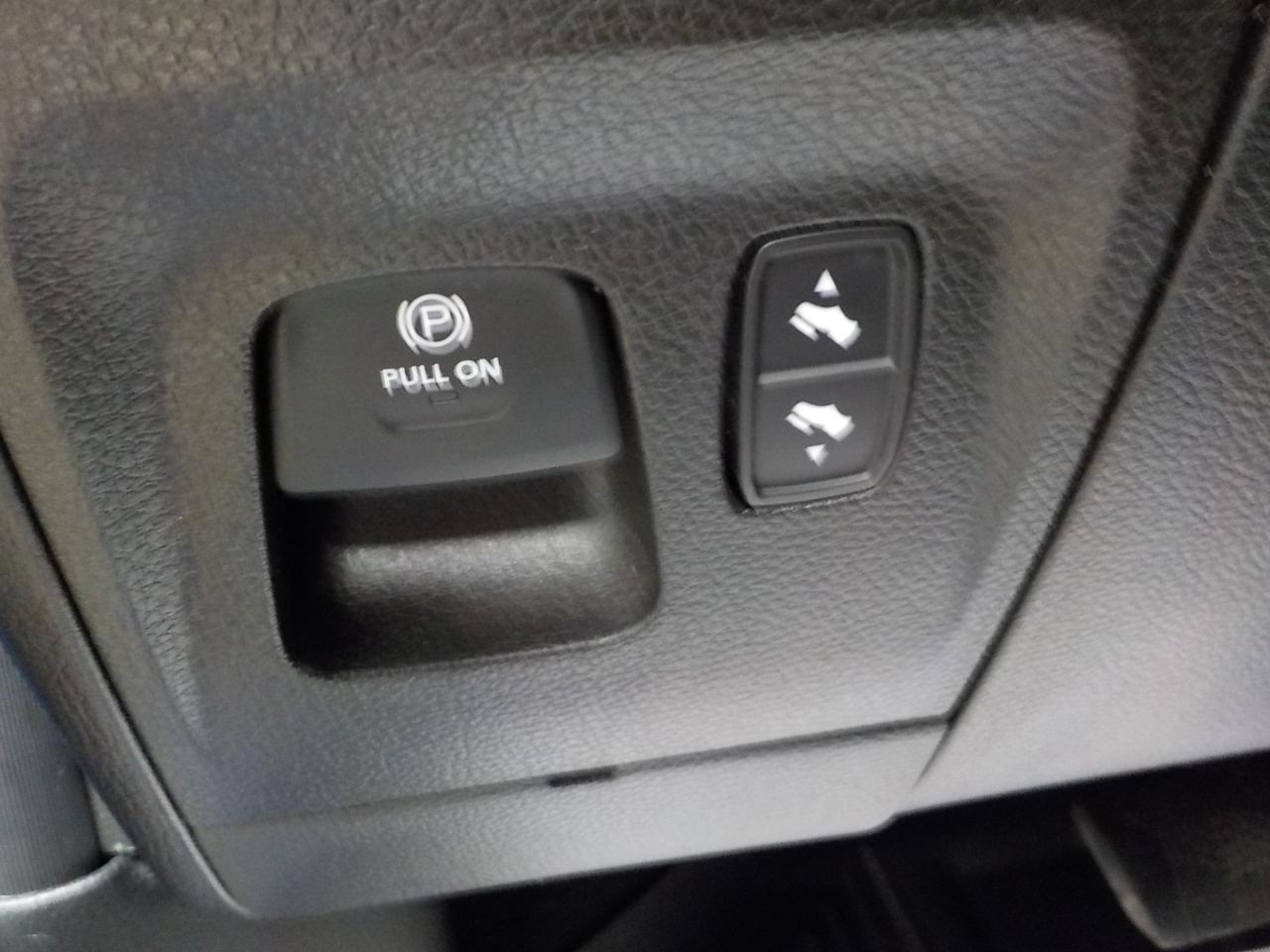 RAM 1500 Big Horn 4x4 Quad Cab 6'4" Box 2021