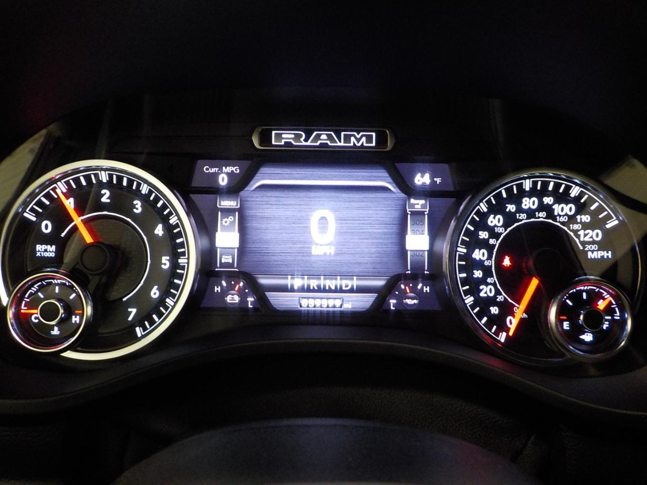 RAM 1500 Big Horn 4x4 Quad Cab 6'4" Box 2021