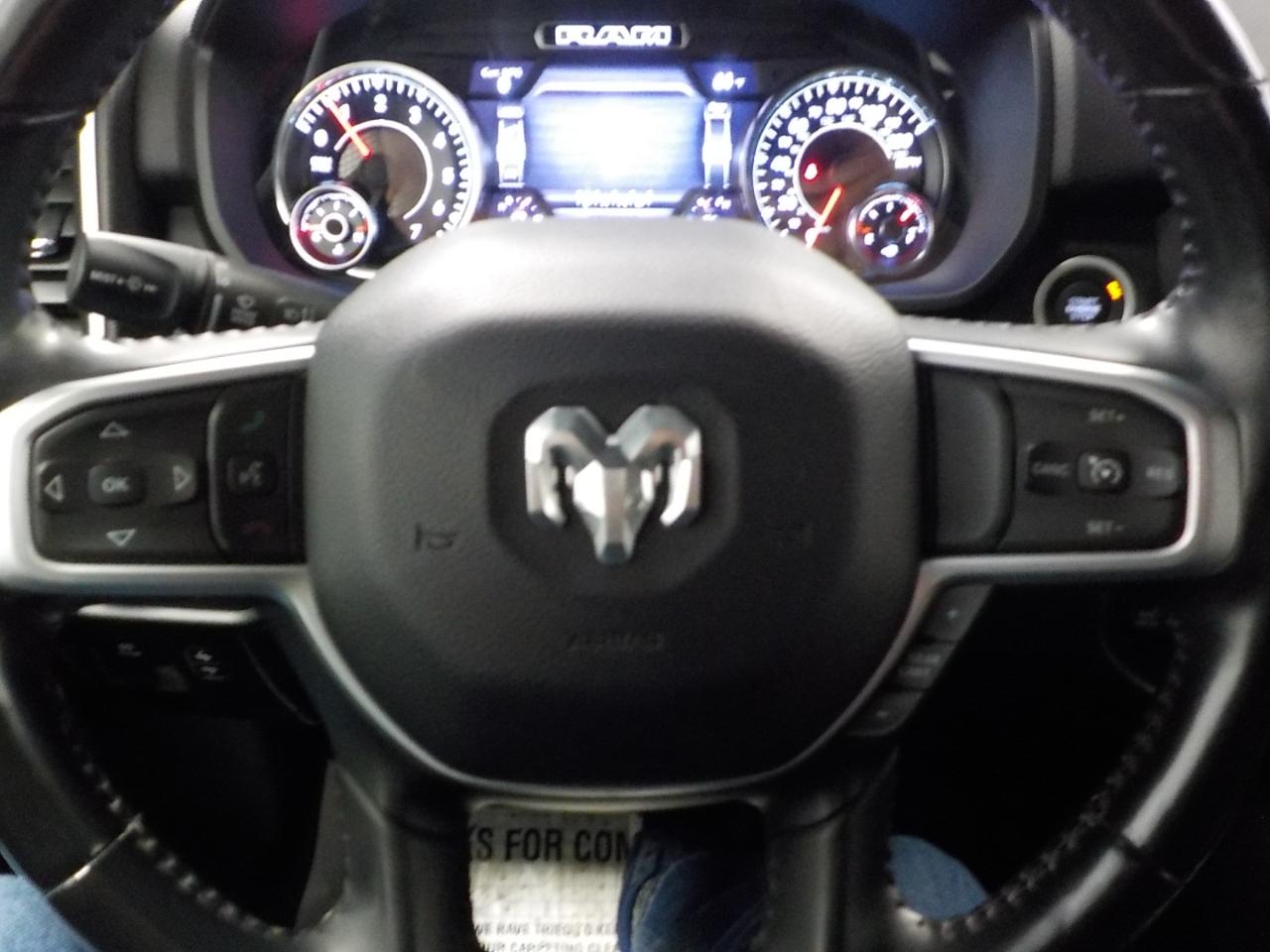 RAM 1500 Big Horn 4x4 Quad Cab 6'4" Box 2021