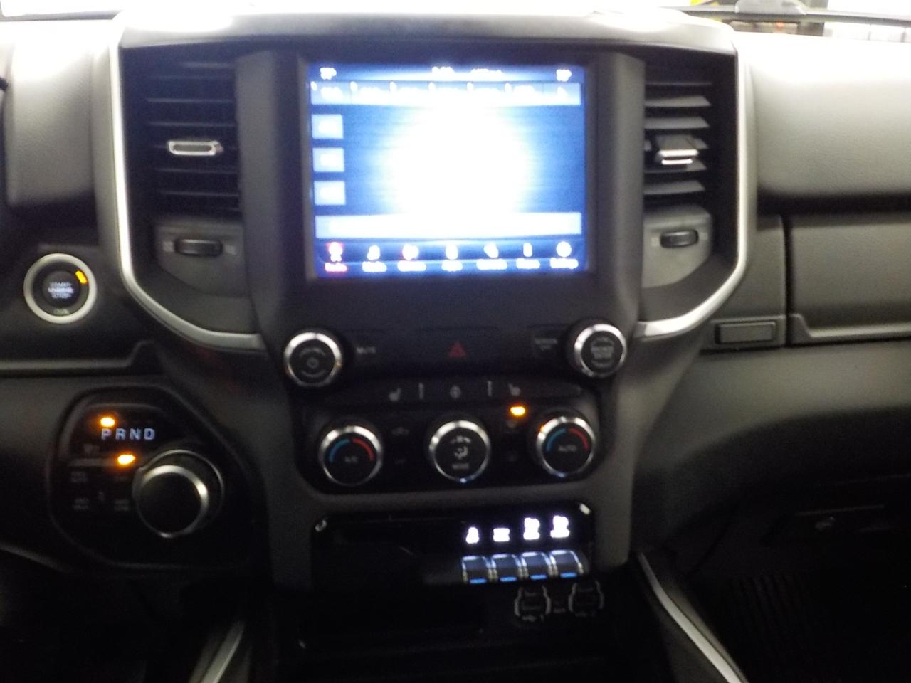 RAM 1500 Big Horn 4x4 Quad Cab 6'4" Box 2021