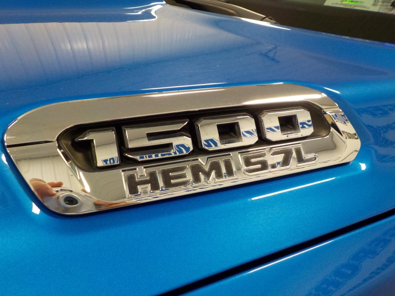 RAM 1500 Big Horn 4x4 Quad Cab 6'4" Box 2021