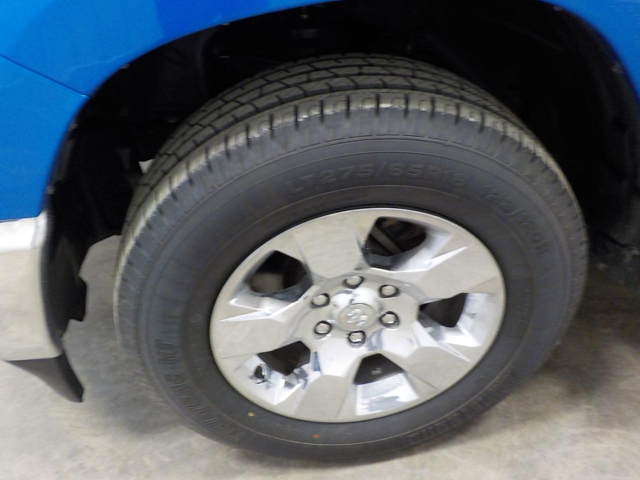 RAM 1500 Big Horn 4x4 Quad Cab 6'4" Box 2021