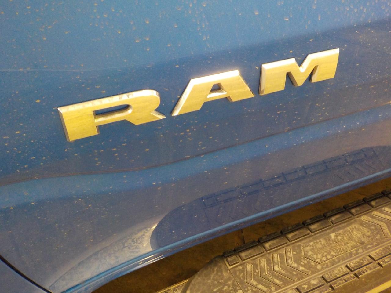 RAM 1500 Big Horn 4x4 Quad Cab 6'4" Box 2021