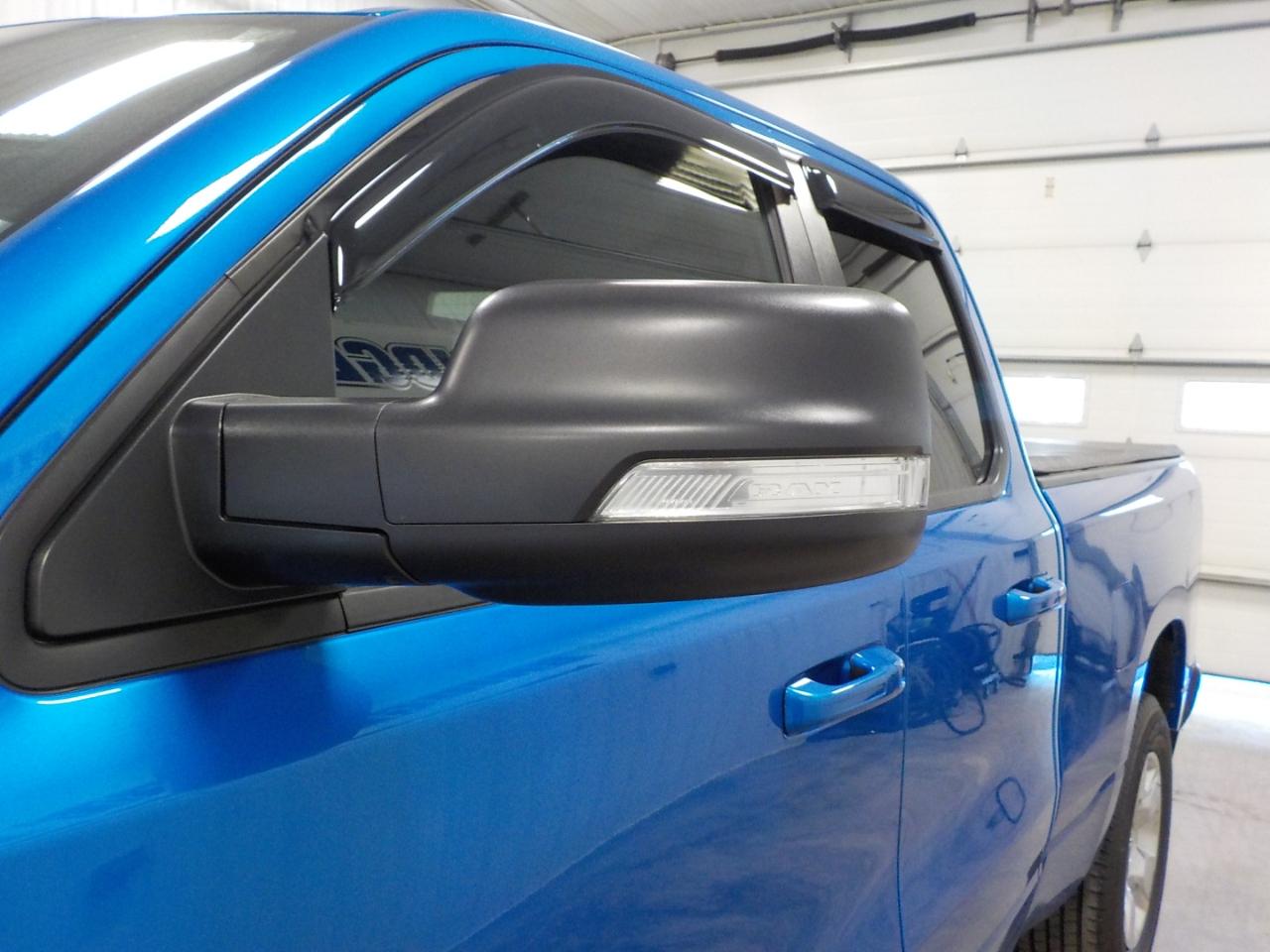 RAM 1500 Big Horn 4x4 Quad Cab 6'4" Box 2021