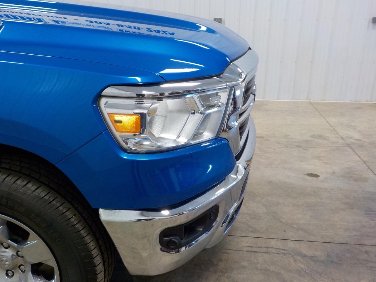 RAM 1500 Big Horn 4x4 Quad Cab 6'4" Box 2021