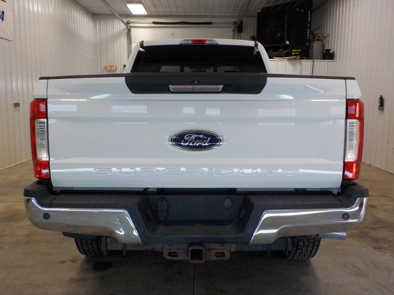 Ford Super Duty F-250 SRW Lariat 4WD Crew Cab 6.75' Box 2017