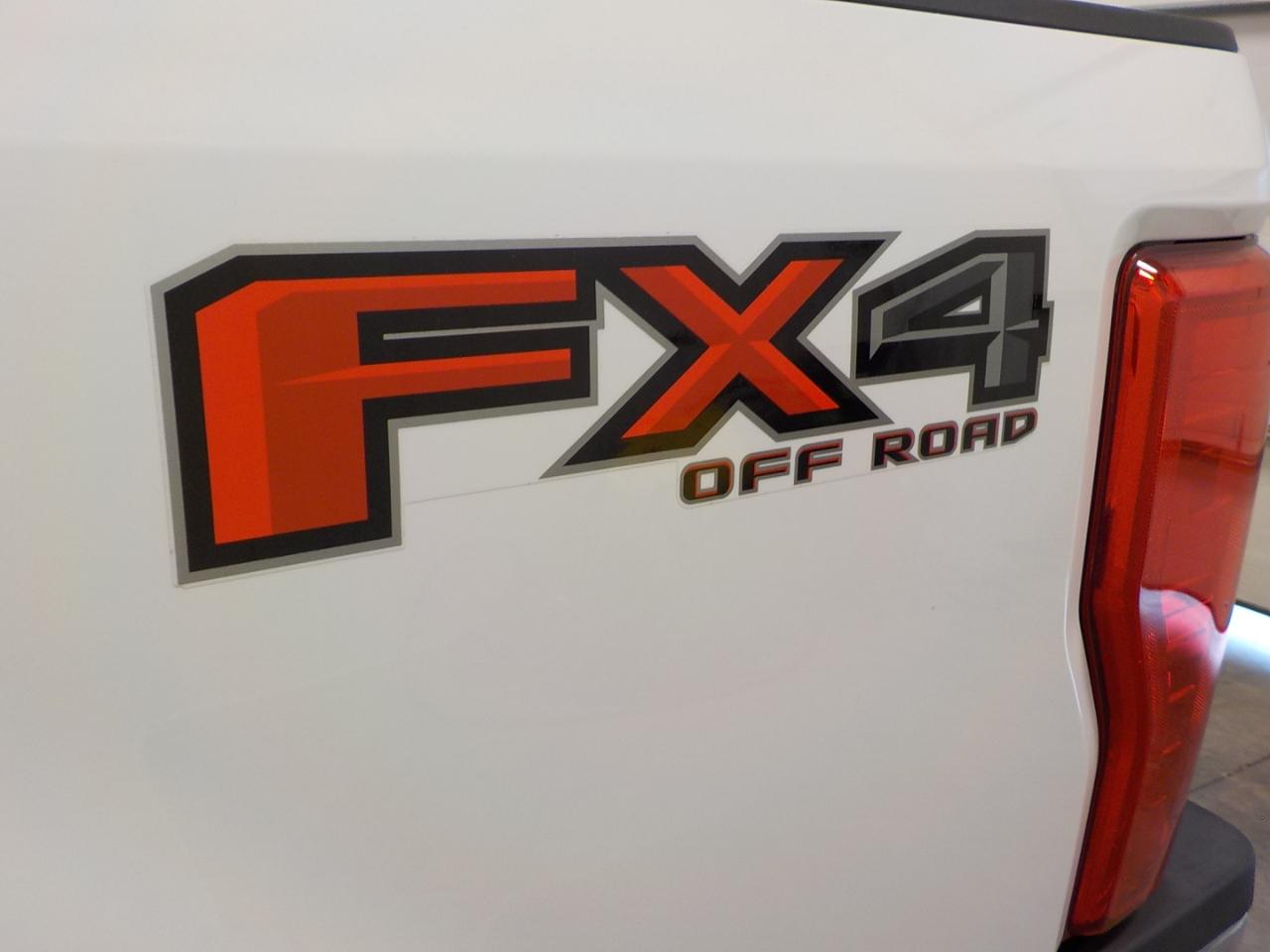 Ford Super Duty F-250 SRW Lariat 4WD Crew Cab 6.75' Box 2017