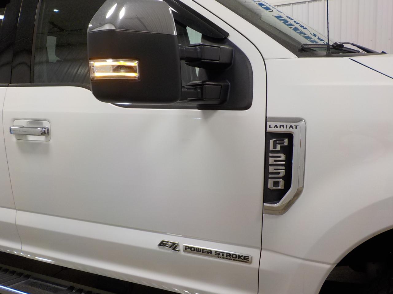 Ford Super Duty F-250 SRW Lariat 4WD Crew Cab 6.75' Box 2017