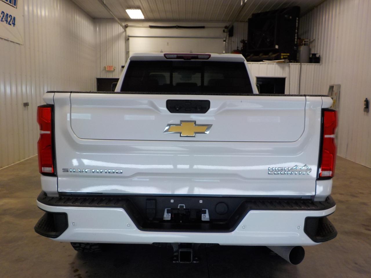 Chevrolet Silverado 2500HD 4WD Crew Cab 159" High Country 2024